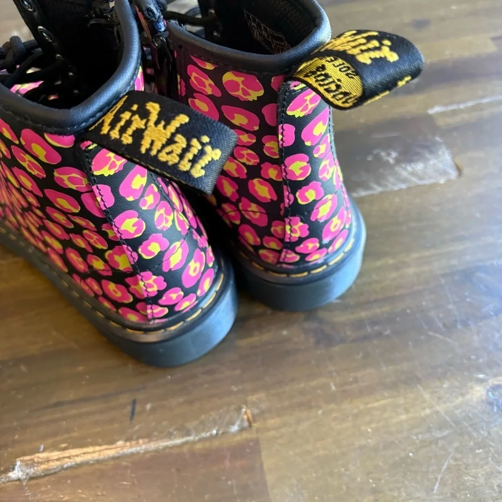 Dr. Martens Docs Hot Pink Animal Print Cheetah Leopard Combat Boots Lace Girls 2